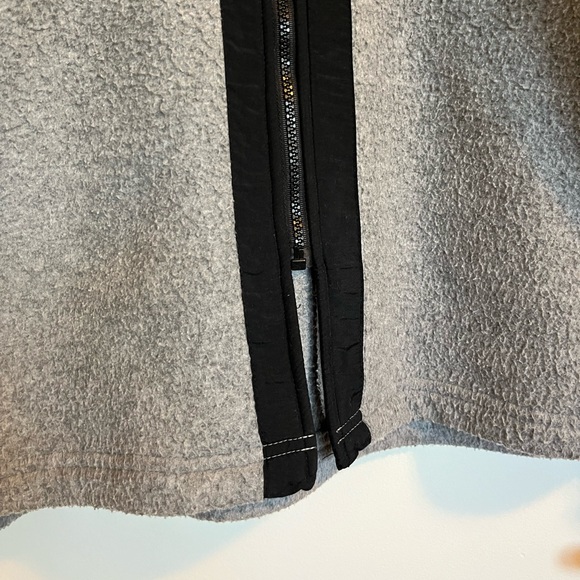 Vintage Champion Vancouver Grizzlies Fleece Jacket - Picture 7 of 9